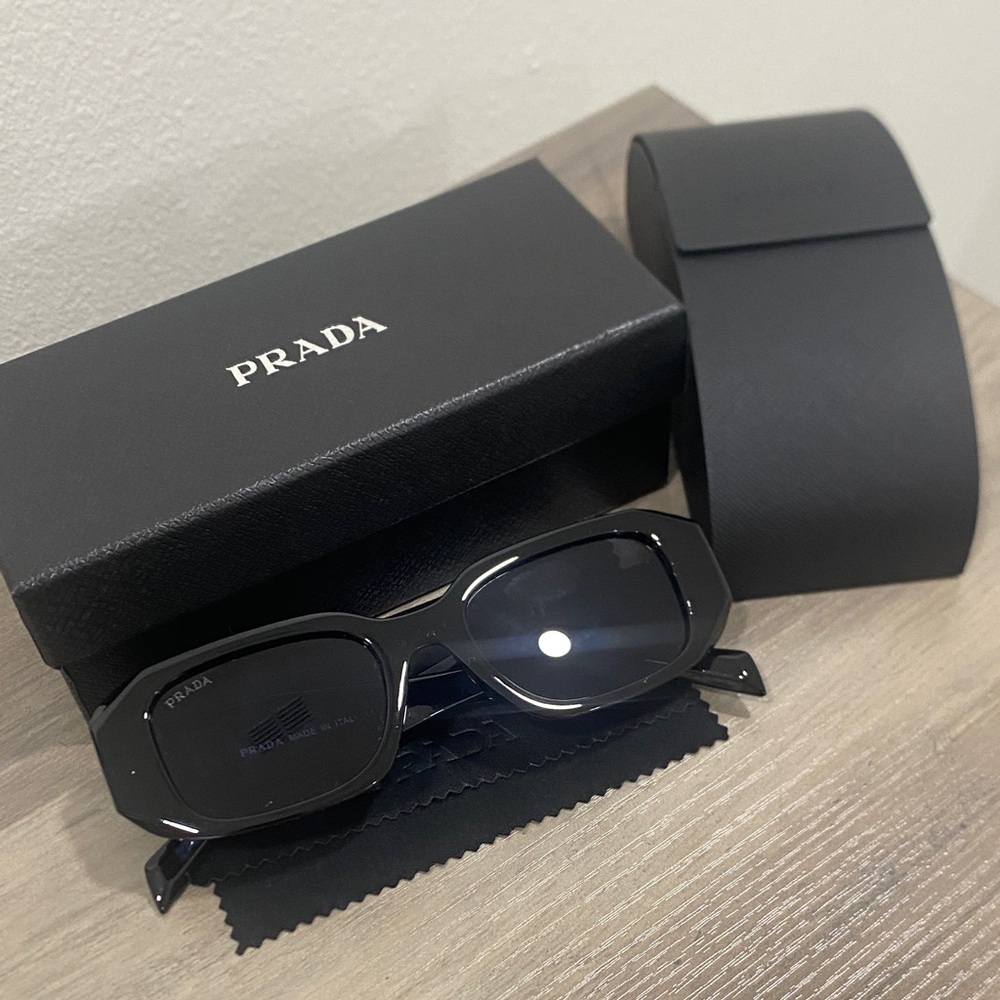 Fashion Sleek Black Sunglasses - Picture 2 of 6
